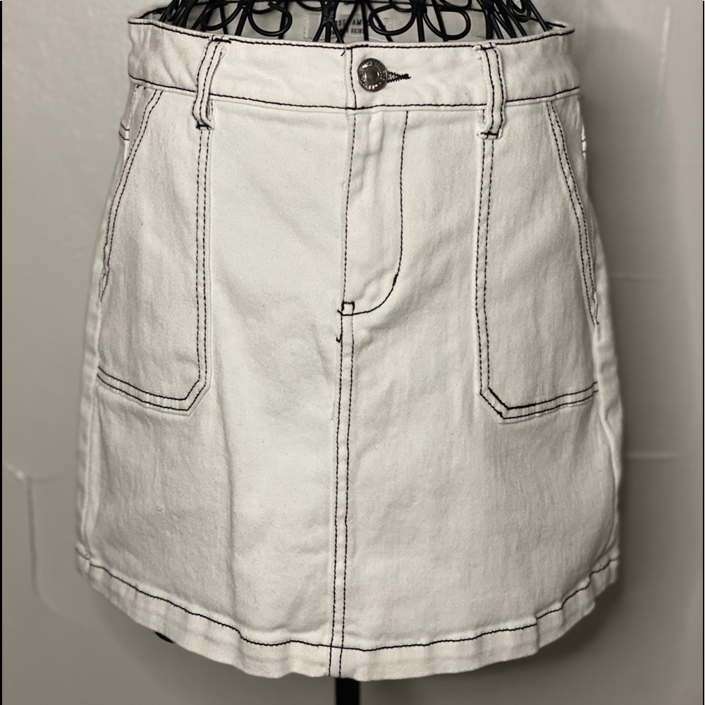 White with black stitching skirt size 7